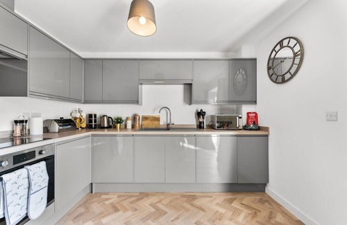 Newark upon Trent House | Spacious and Stylish Abode in Nottingham Sleeps 14