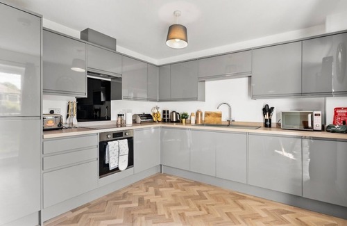 Newark upon Trent House | Spacious and Stylish Abode in Nottingham Sleeps 14