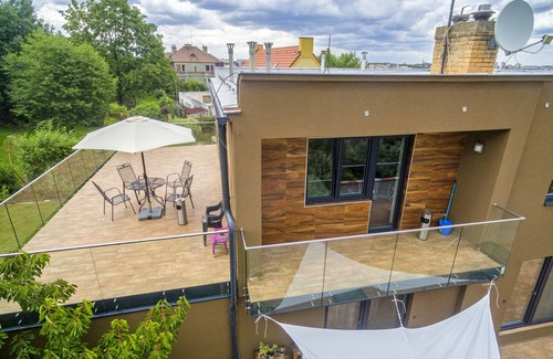 Vrsovice Apartment | Spacious and Sunny Apartment,Well-equiped,Wifi,Sat TV,Calm Area,Near City Center