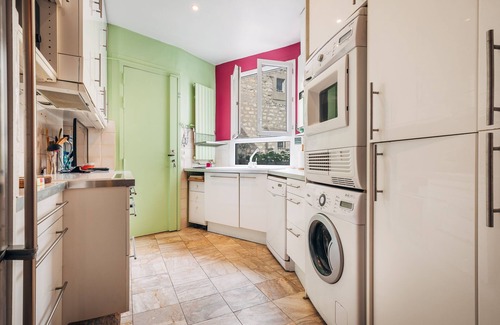 Montmartre Condo | spacious and well equipped 2 br 1.5 ba with A/C