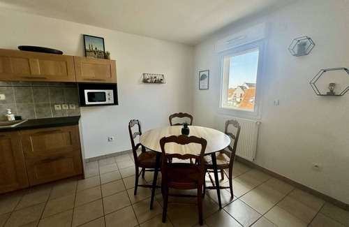 Courseulles-sur-Mer Apartment | Spacious apartment - Balcony - 50m from the beach