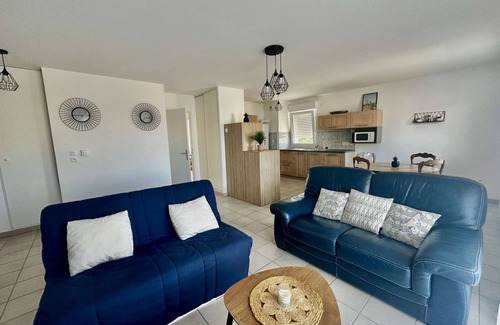 Courseulles-sur-Mer Apartment | Spacious apartment - Balcony - 50m from the beach