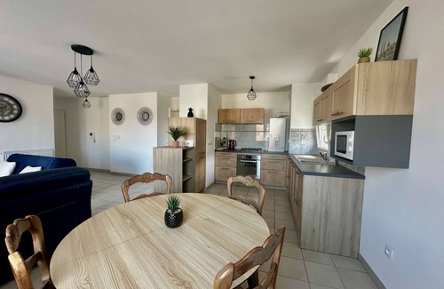 Courseulles-sur-Mer Apartment | Spacious apartment - Balcony - 50m from the beach