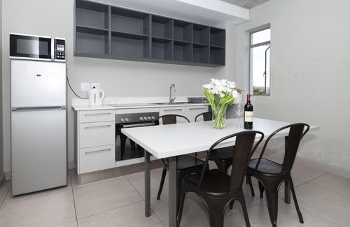 Rosebank Apartment | Spacious Apartment at Metropole Rosebank