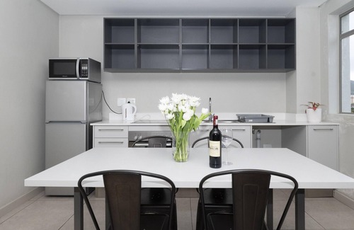 Rosebank Apartment | Spacious Apartment at Metropole Rosebank