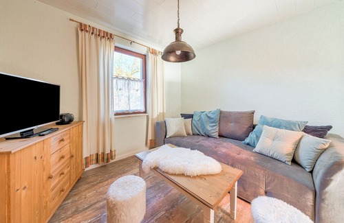 Guentersberge House | Spacious Apartment near Lake in Guntersberge