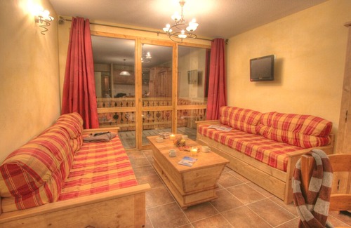 Montvalezan Apartment | Spacious apartment in French-Italian ski resort San Bernardo