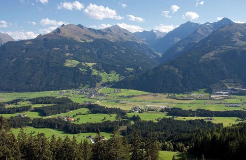 Mittersill Apartment | Spacious Apartment in Mittersill with close to Skiing Points