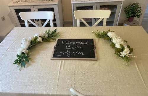 Roux Apartment | Spacious apartment in Charleroi 100 m² with parking 5 ppl