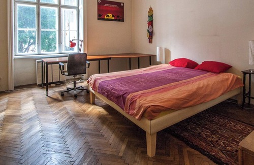 Wahring Apartment | Spacious Apartment in Central Vienna, With Original Features and Character