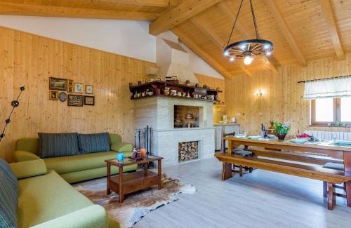 Cerovlje Apartment | Spacious Apartment in Pazin with Pool
