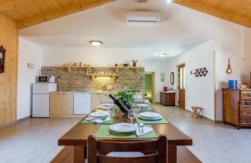 Cerovlje Apartment | Spacious Apartment in Pazin with Pool