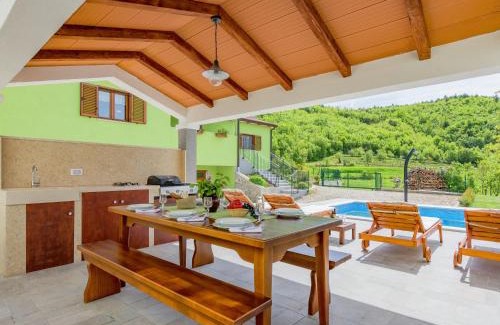 Cerovlje Apartment | Spacious Apartment in Pazin with Pool