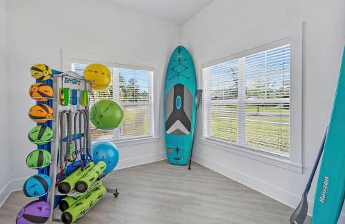 Orange Park Apartment | Spacious Apartment Sleeps 4, near NAS Jax w Pool, Gym