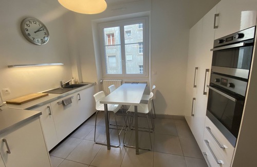 Intra Muros Apartment | Spacious apartment with GARAGE, 3 bedrooms, ideally located in the heart of the ramparts