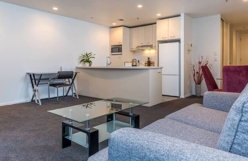 Newton Apartment | Spacious Apartment with Views and a car park