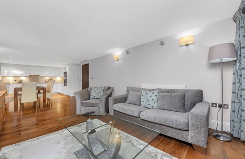 St. Pancras Apartment | Spacious apartment with private patio