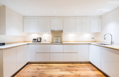 St. Pancras Apartment | Spacious apartment with private patio