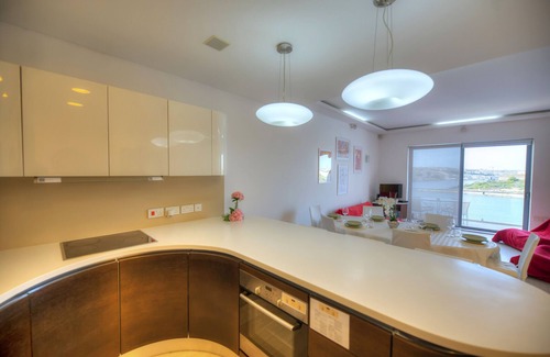 Sliema Apartment | Spacious apartment with breathtaking views GOSLM5