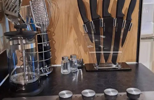 Butetown Condo | Spacious Apt 2 bed Cardiff Parking Pool Gym Sauna