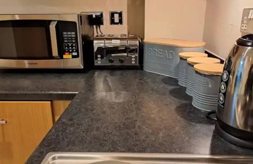 Butetown Condo | Spacious Apt 2 bed Cardiff Parking Pool Gym Sauna