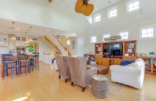 Avalon House | Spacious Avalon Beach House - 2 Blocks to Water!