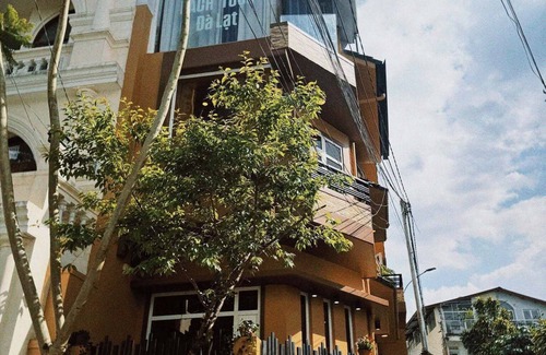Da Lat House | Spacious Balcony Room with Lake View – City Square