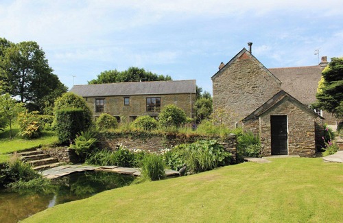 Pelynt House | Spacious barn conversion in quiet 2 acre gardens, Cornwall Coast Lily Cottage