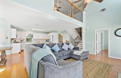 Shoreacres House | Spacious Bayfront Home w/Gorgeous Views and Deck