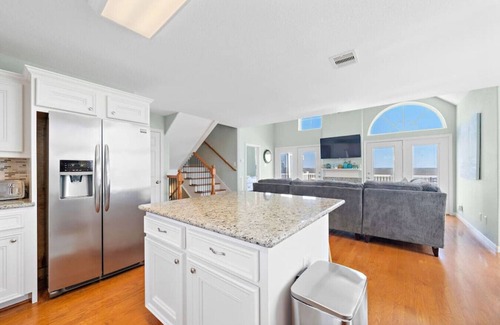 Shoreacres House | Spacious Bayfront Home w/Gorgeous Views and Deck