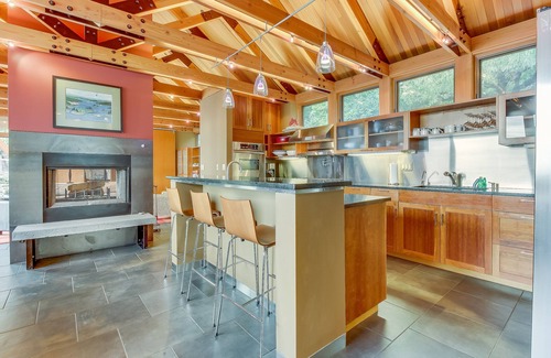 Anacortes House | Spacious bayfront home w/sauna, patio, views, & easy beach access