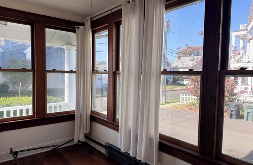 Milford House | Spacious Beachfront 6-bedroom house with all the comforts in lovely Milford