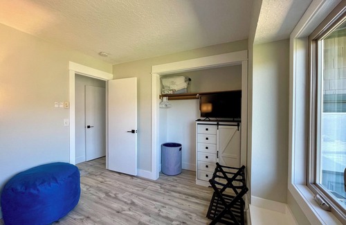 Bayshore House | Spacious Beachfront Home, 3BR/3BA! Dogs OK. Holiday Special, Inquire for Rate!