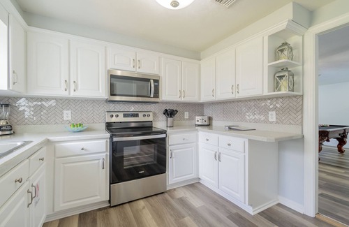 Glenwood House | Spacious, Beautiful Renovated pool home steps from the beach!