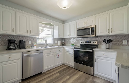 Glenwood House | Spacious, Beautiful Renovated pool home steps from the beach!