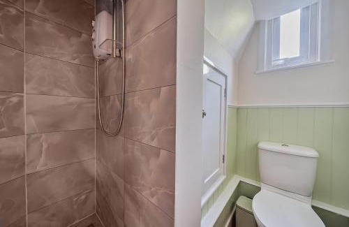 Slough House | Spacious Berkshire home - Perfect for groups and contractors