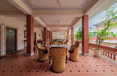 Adarsh Nagar Apartment | Spacious boutique hotel-suites in jaipur city centre with a lovely pool