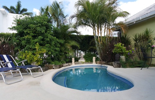 Marine Gardens Villa | Spacious breezy holiday villa with plunge pool near Rockley Beach