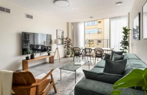 Old North Apartment | Spacious & Bright 3BR Apt Near the Beach & Port with Shelter by Sea N' Rent