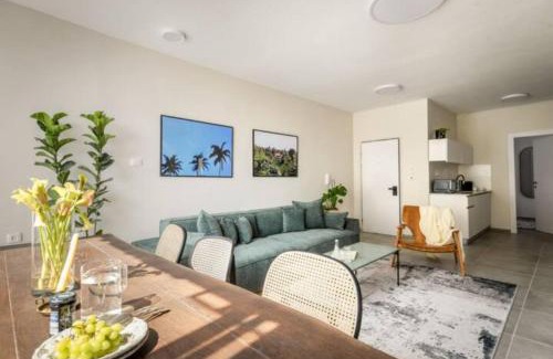 Old North Apartment | Spacious & Bright 3BR Apt Near the Beach & Port with Shelter by Sea N' Rent