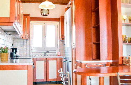 Lavreotiki Apartment | Spacious & Bright flat with balcony