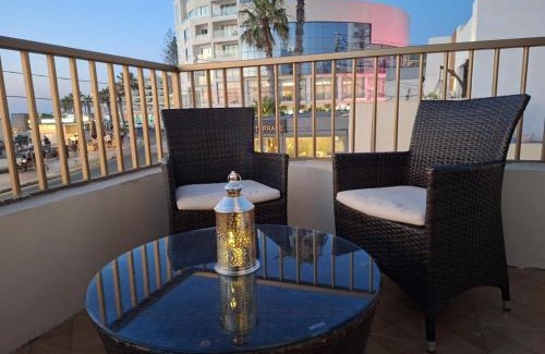Qawra House | Spacious Bugibba Seafront Villa 5BR Free Parking & WiFi
