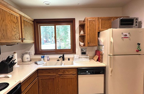 Truckee House | Spacious but Cozy Tahoe Donner Getaway