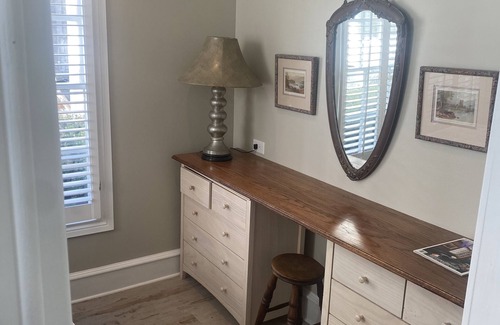 Jefferson House | Spacious Carriage House with garden patio