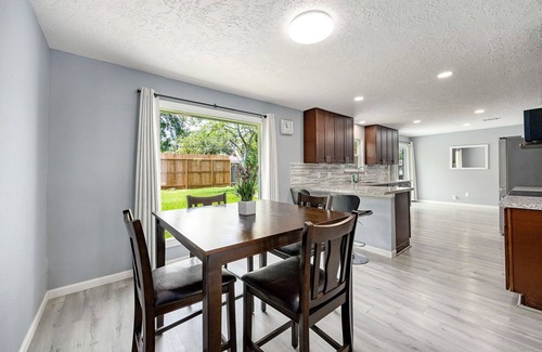 Woodlake - Briar Meadow House | Spacious centrally located home shopping, dining, sports venues, nightlife.etc.