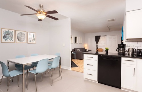 Carrboro House | Spacious & Charming ★ UNC Home ★ Monthly Townhome ★ Pet Friendly