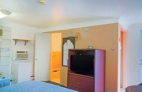 Bay City Hotel | Spacious Comfort Near Downtown Bay City – Ideal for Sightseeing & Relaxation