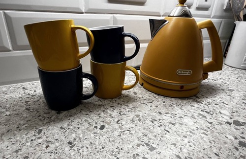 Lecemy House | * Spacious | Comfortable & Chic | Walk to Town *