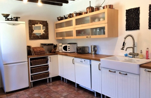 Ceauce House | Spacious, comfortable farmhouse in a quiet location, sleeps 20, large garden.