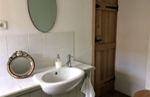 Ceauce House | Spacious, comfortable farmhouse in a quiet location, sleeps 20, large garden.